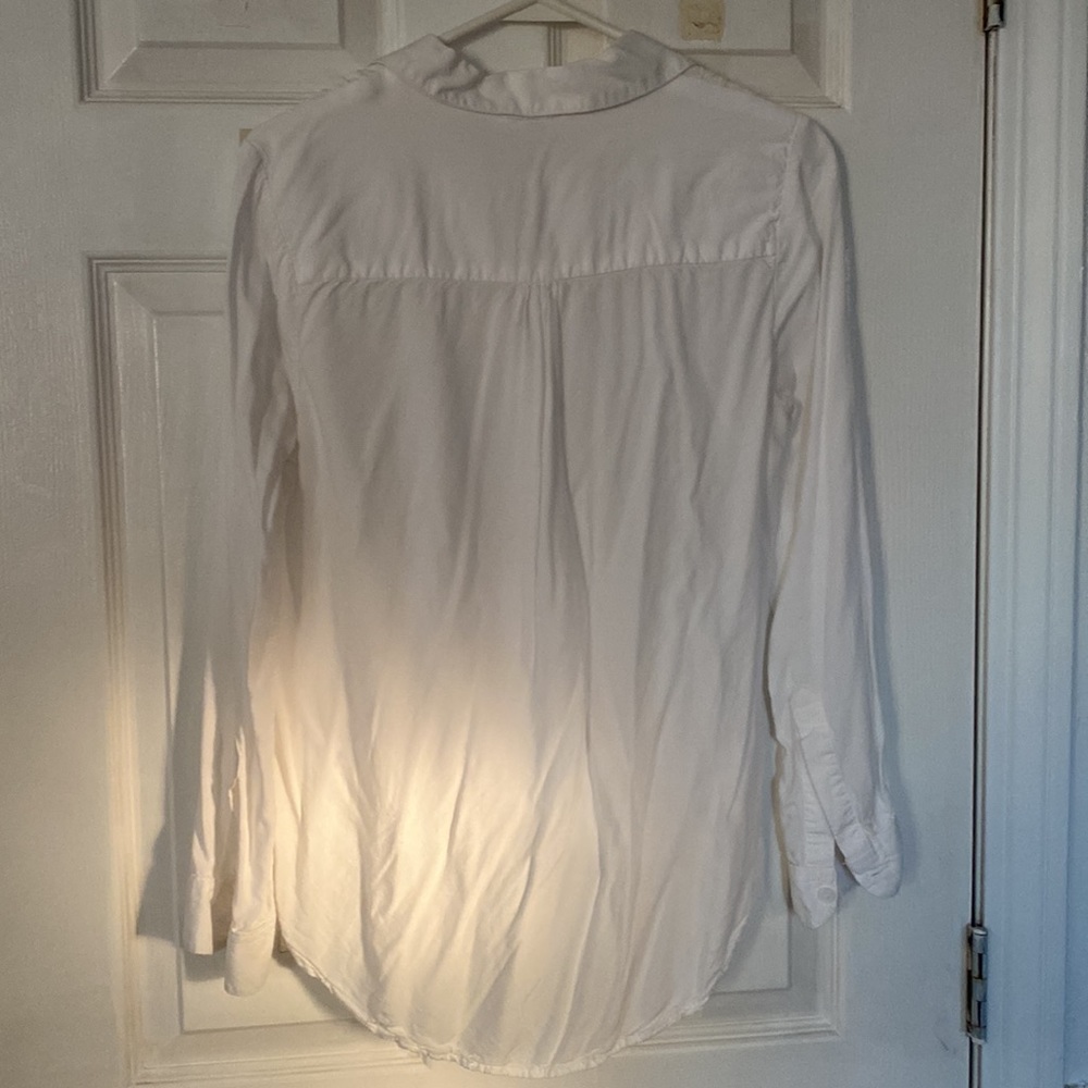 High low button down blouse. - Picture 4 of 4